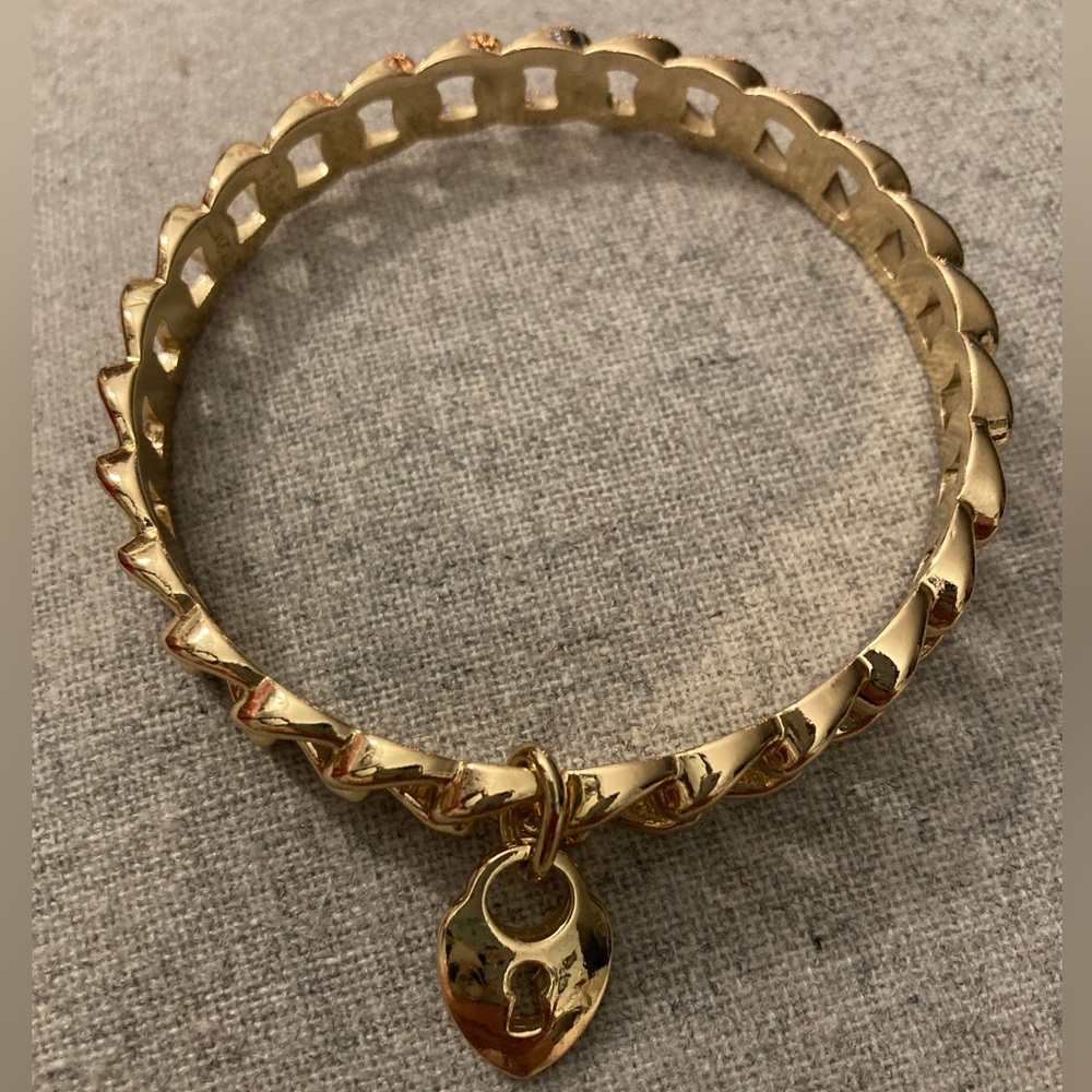 Graziano Elegant Gold Bracelet with Lock Charm